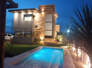 Casa , Atlántida · Casa Estilo Loft con Vista Al Mar