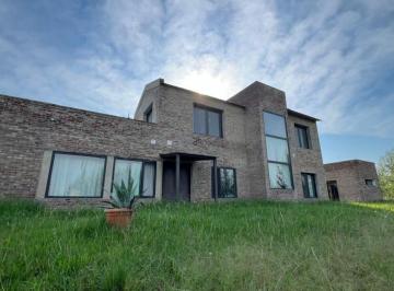 Casa de 5 ambientes, Mercedes · Casa Quinta en Tomas Jofre 8306 m² a Menos de 100 Km de Caba.