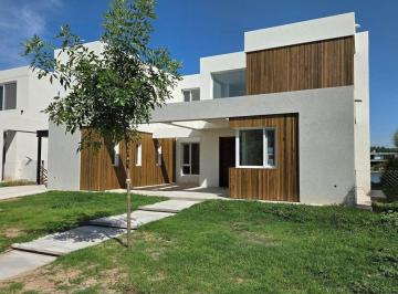 Casa · 210m² · 5 Ambientes · 4 Cocheras · Casa en Venta en Santa Ana, Villanueva, Tigre