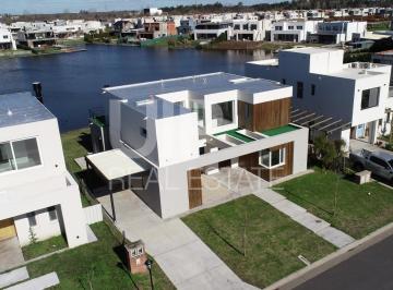 Casa · 223m² · 5 Ambientes · 4 Cocheras · Casa en Venta en Santa Ana, Villanueva, Tigre