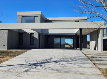Casa · 240m² · 4 Ambientes · Casa en Venta en El Cantón, Escobar, G. B. a. Zona Norte