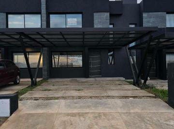 Casa · 103m² · 2 Dormitorios · 2 Cocheras · Docta! 2 Dorm, 2 Baños, Calefacción Central. Cochera Doble!