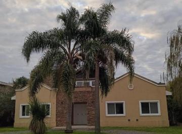 Casa · 4 Ambientes · 1 Cochera · Casa en Boca Raton