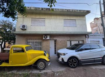 Casa · 123m² · 4 Ambientes · 1 Cochera · Venta Casa Multifamiliar 4 Amb Vill Celina Cochera