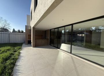 Casa · 152m² · 5 Ambientes · 2 Cocheras · Casa en Chacras de Coria