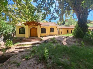 Casa · 220m² · 5 Ambientes · 2 Cocheras · Casa en Chacras de Coria