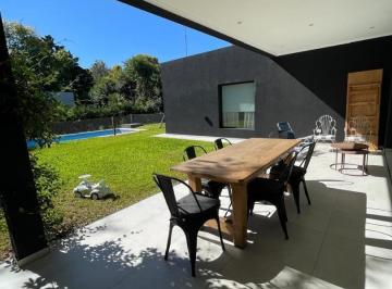 Casa · 162m² · 4 Ambientes · 1 Cochera · Casa en Alquiler en Mapuche con Pileta