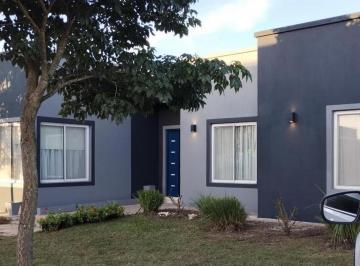 Casa · 140m² · 4 Ambientes · 2 Cocheras · Casa en Alquiler en Barrio Cerrado San Ramiro con Pileta