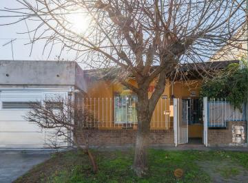 Casa · 93m² · 3 Ambientes · 1 Cochera · Casa en Venta La Plata 2 Dorm.