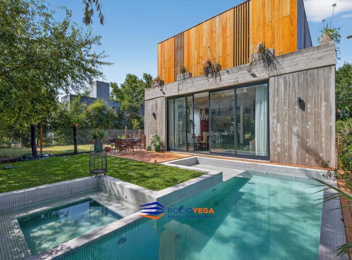 Casa · 220m² · 5 Ambientes · 2 Cocheras