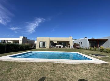 Casa · 132m² · 4 Ambientes · 3 Cocheras · Alquiler Casa 4amb con Pileta Lote Central Pilar del Este con Opción a Compra / Permuta
