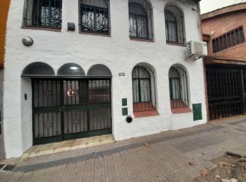 Casa de 8 ambientes, La Plata · Casa de 100 m² con 3 Dorm. en Alquiler en La Plata