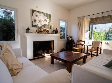 improve-output-1781786517807.jpeg · Casa en Venta en La Pionera | 4 Dorm., Pileta y Lote de 1.248 m²
