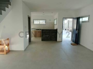 Casa · 105m² · 6 Ambientes · 2 Cocheras · Duplex a Estrenar en Alquiler de 2 Dorm. en La Plata. Calle 15 Entre 75 y 76.