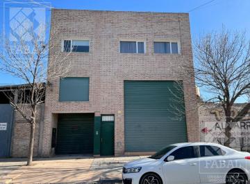 Local comercial · 390m² · 8 Ambientes · 4 Cocheras · Local con Oficinas y Depósito Alquiler Centro Sur, 390 m² con Patio y Cocheras