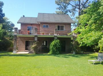 Casa · 320m² · 8 Ambientes · 2 Cocheras · Venta Casa, 6 Dorm., Los Quinchos Club de Campo, Pilar, Apta Credito