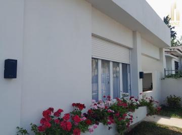 Casa · 126m² · 4 Ambientes · 1 Cochera · Casa en Venta - Rio Ceballos