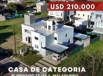 Casa · 191m² · 8 Ambientes · 1 Cochera · Venta Casa de Categoría de 3 Dorm. con Pileta en Tejas 4 – Malagueño