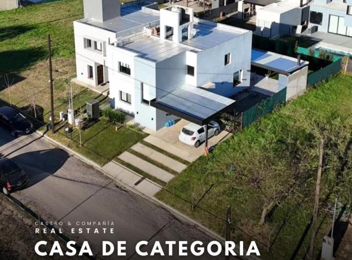 Casa · 191m² · 8 Ambientes · 1 Cochera
