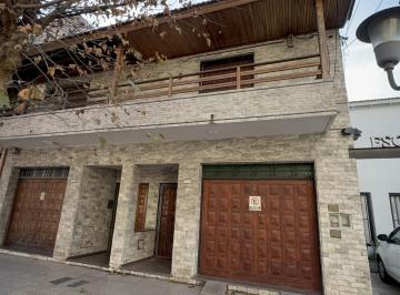 Casa · 80m² · 3 Ambientes · 1 Cochera · Dúplex con Patio y Cochera en Ubicación Estratégica de San Justo