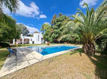 Casa · 129m² · 4 Ambientes · 2 Cocheras · Venta Casa 3 Dorm, 2 Baños, Lote de 1460 m² en Parque Sakura, Exaltacion de La Cruz. Apta Credito