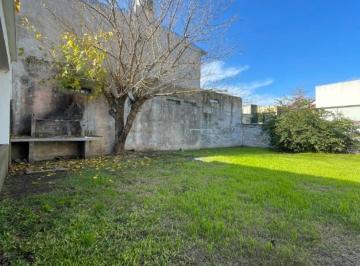 Casa de 4 ambientes, Morón · Venta - Casa Americana de 4 Ambientes en Moron Norte con Amplio Parque y Cochera Pasante