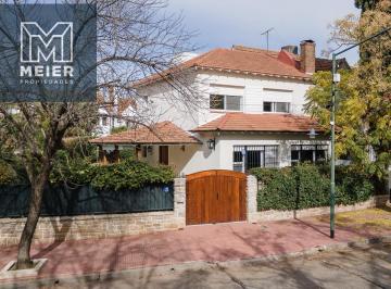 Casa · 295m² · 5 Ambientes · 2 Cocheras · Excelente Casa en Venta 2 Plantas Martínez Residencial