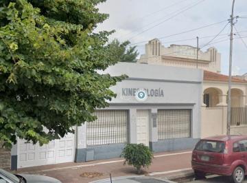 Casa · 275m² · 7 Ambientes · 1 Cochera · Casa en Chauvin