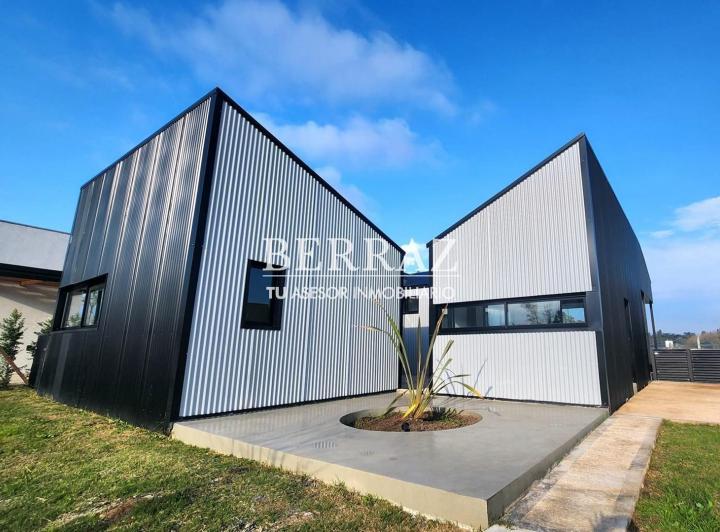 Casa · 148m² · 5 Ambientes · 2 Cocheras