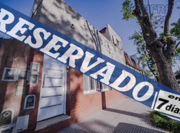 PH · 120m² · 8 Ambientes · PH a Refaccionar Dividido en 2 Deptos (Uno de 3 Amb y Otro de 5 Amb) con Terraza.