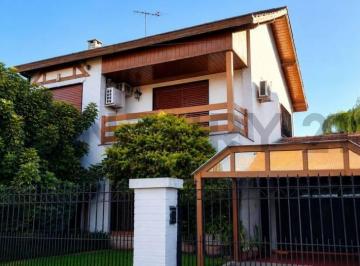 Casa · 283m² · 5 Ambientes · 2 Cocheras · Hermosa Casa Familiar con Espacios Para Disfrutar Todo El Año.