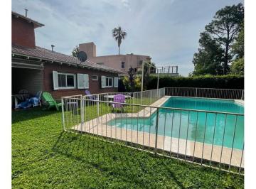 Casa · 200m² · 4 Ambientes · 2 Cocheras · Casa en Venta en Mapuche con Pileta