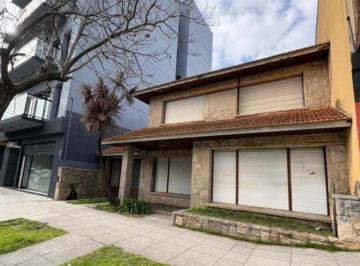 Casa · 206m² · 5 Ambientes · 5 Cocheras · Venta Chalet 5 Ambientes en Mar del Plata