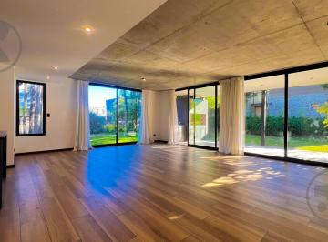 Casa · 165m² · 4 Ambientes · 2 Cocheras · Venta | Casa Moderna de 4 Ambientes | en Barrio Las Prunas |
