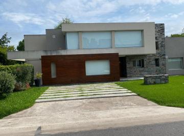 Casa · 180m² · 4 Ambientes · 2 Cocheras · Casa en Mapuche