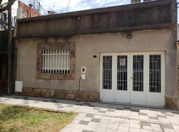 Casa · 85m² · 3 Ambientes · Venta / Alquiler - Neuquen 6450 - Casa 2 Dorm. - Rosario - Barrio Belgrano