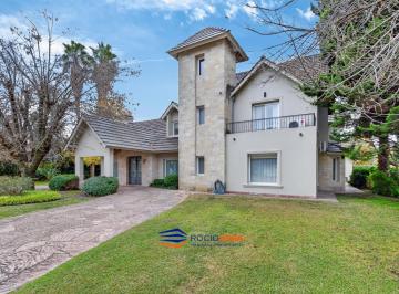 Casa · 1500m² · 8 Ambientes · 1 Cochera · Casa en Venta en Country San Diego, Moreno, Aut. Acceso Oeste Km