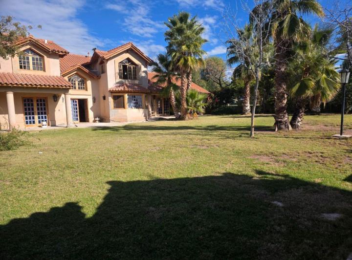 Casa · 400m² · 1 Ambiente · 2 Cocheras