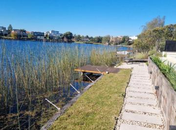 Casa de 6 ambientes, Tigre · Casa Al Agua en Alquiler en El Barrio Los Alisos