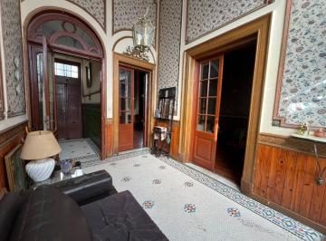 Casa de 6 ambientes, Monserrat · Casa de Época en Alquiler Comercial - 183 m² Cubiertos & Jardín