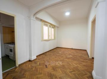 Departamento · 39m² · 2 Ambientes · Av Rivadavia Al 2500 - Frente Impecable Vista Abierta Todo Sol Apto Profesional