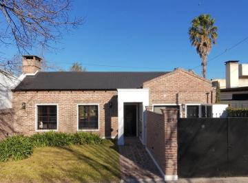 Casa · 130m² · 4 Ambientes · 1 Cochera · Casa Renovada en Areco - a Minutos de La Plaza Principal