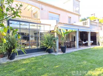 Casa · 240m² · 7 Ambientes · 4 Cocheras · Casa con 4 Suites en Venta Y/o Alquiler con Mubles en Las Glorietas