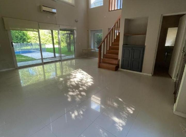 Casa · 156m² · 6 Ambientes · 2 Cocheras