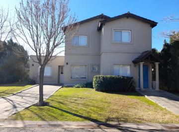 Casa · 168m² · 5 Ambientes · 1 Cochera · Casa en Venta en El Recodo con Piscina