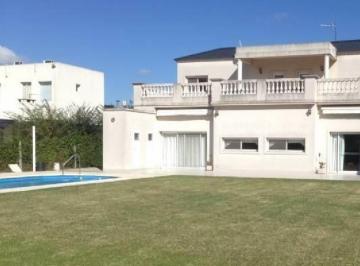Casa · 219m² · 7 Ambientes · 2 Cocheras · Casa en Venta en Barrio Cerrado El Recodo