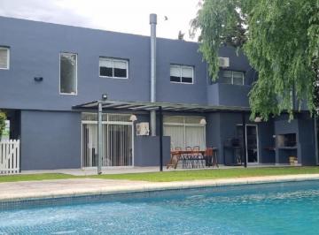 Casa · 200m² · 4 Ambientes · 2 Cocheras · Casa en Venta en El Recodo con Pileta