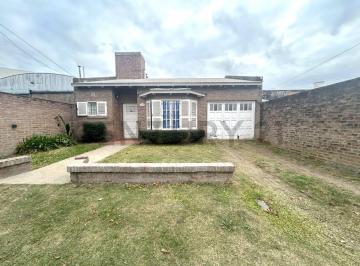 Casa · 149m² · 3 Ambientes · 1 Cochera · Casa con Gran Patio y Mucho Potencial - Venado Tuerto