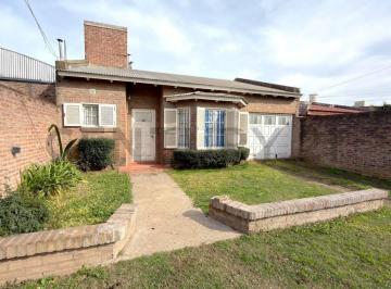 Casa · 149m² · 3 Ambientes · 1 Cochera · Casa con Gran Patio y Mucho Potencial - Venado Tuerto