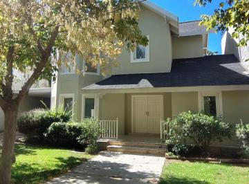 Casa · 330m² · 7 Ambientes · 3 Cocheras · Casa en Alquiler Club de Campo Mendoza